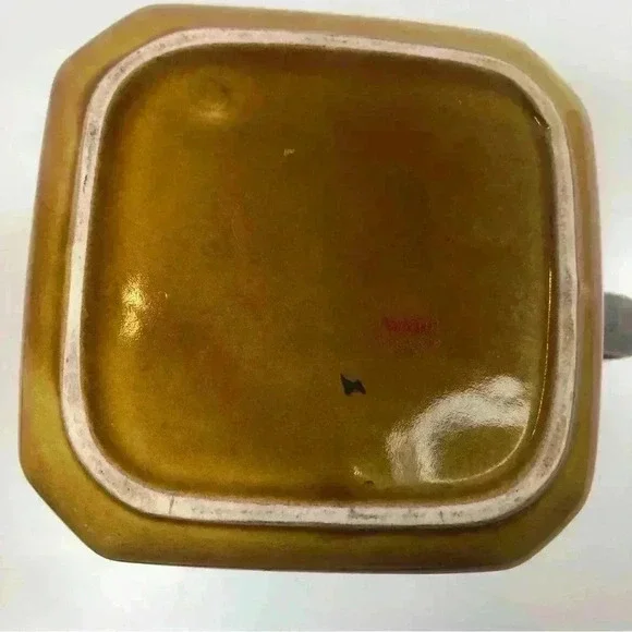 Vintage Wade ceramic jug vase featuring painted antique Bugatti and Sunbeam cars - Picture 6 of 10